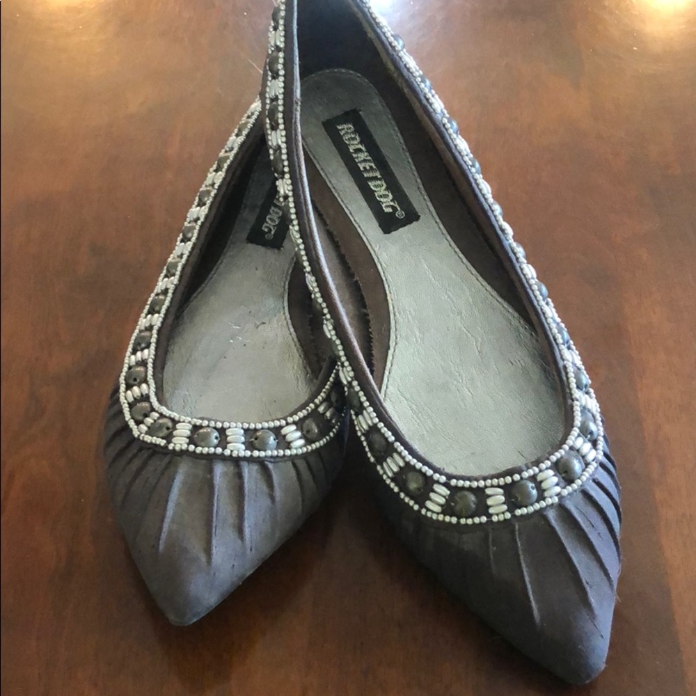 Women’s 7 rocket dog brown flats w/ beads